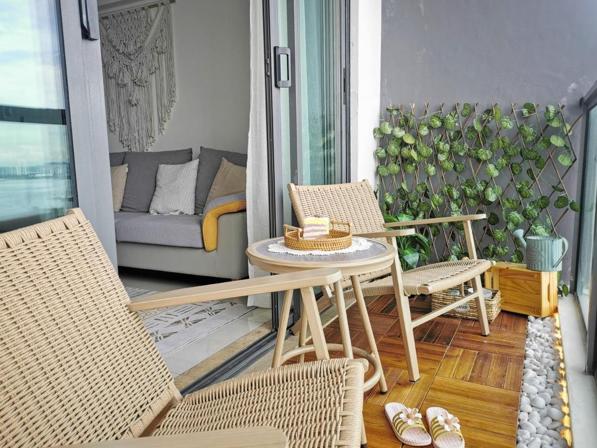 Apartment Yussy 2 Bedroom Sea View At R&f Princess Cove